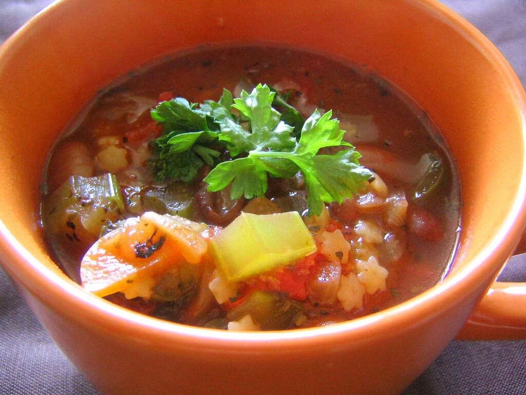 Minestra di verdure avanzate appena fatta