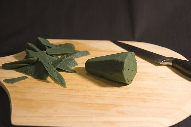 Si può riutilizzare la spugna folreale usata facendo un cono con la parte ancora buona