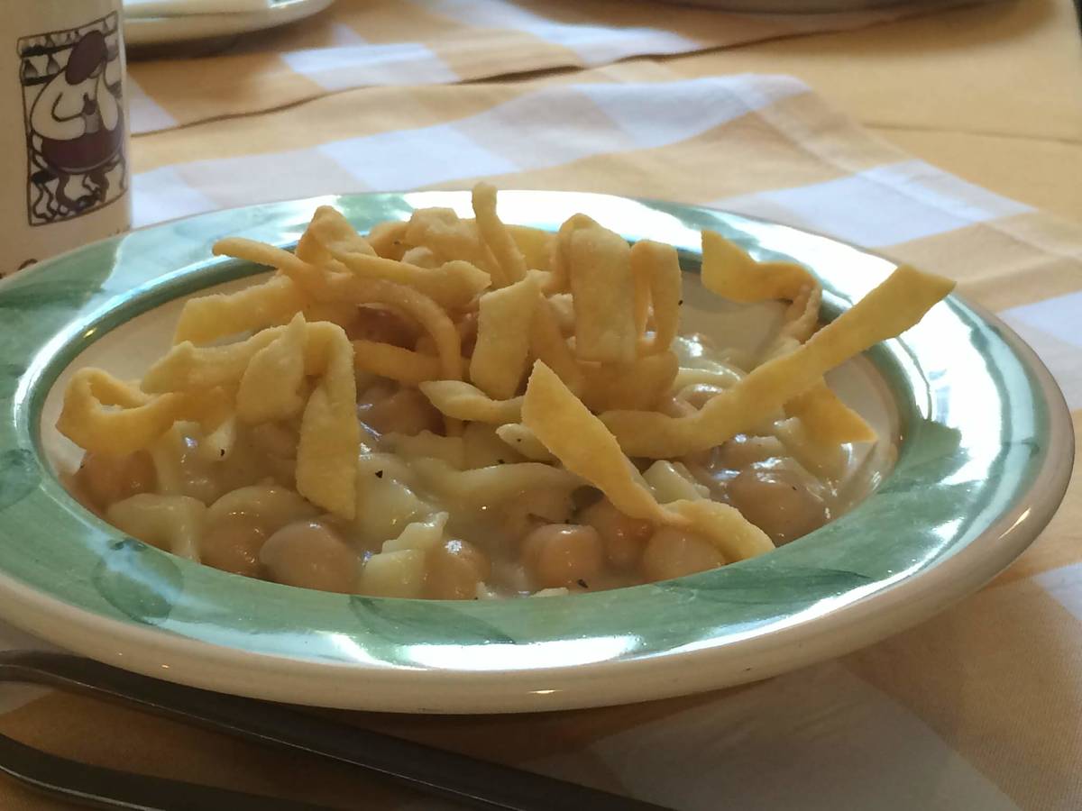 Piatto con ciceri e tria del Salento