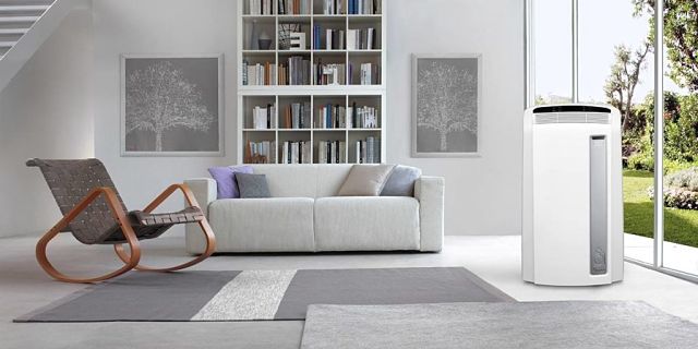 Salotto con deumidificatore ben pulito in vista