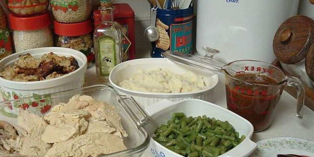Cibi preparati in cucina con trucchi per risparmiare