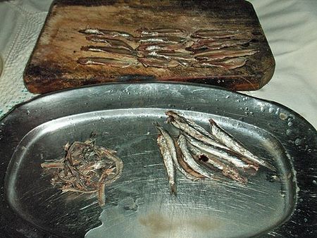 Come pulire le acciughe salate prima del consumo