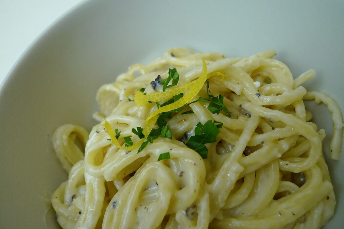 Spaghetti cacio e pepe alla romana Sfizisissimi spaghetti cacio e pepe mantecati come si deve