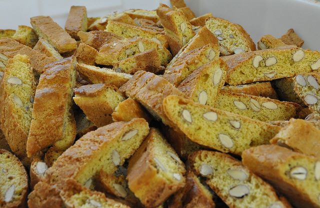 Cantuccini natalizi morbidi Fragranti cantucci di Natale morbidi con le mandorle