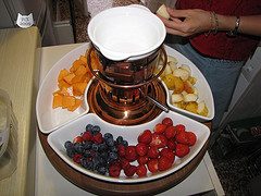 fonduta cioccolato Frutta da intingere nel cioccolato fuso