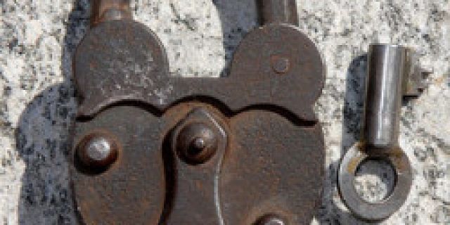 Ruggine su lucchetto vecchio