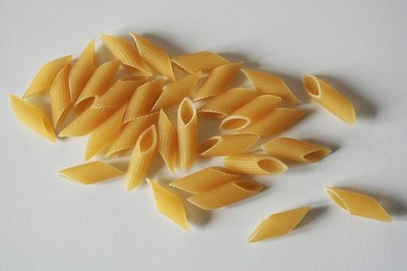 le mezze penne rigate sono un formato di pasta adatto per il minestrone alla ligure