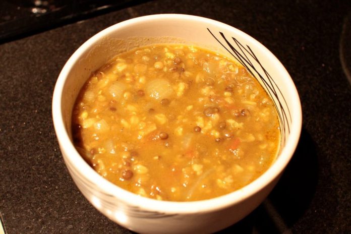 Zuppa Crapiata di Matera in piatto fondo di ceramica