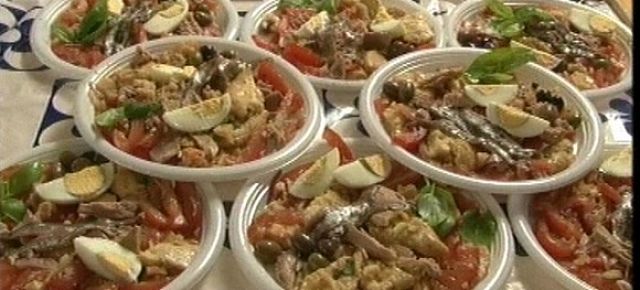 Piatti di insalata capponadda ligure