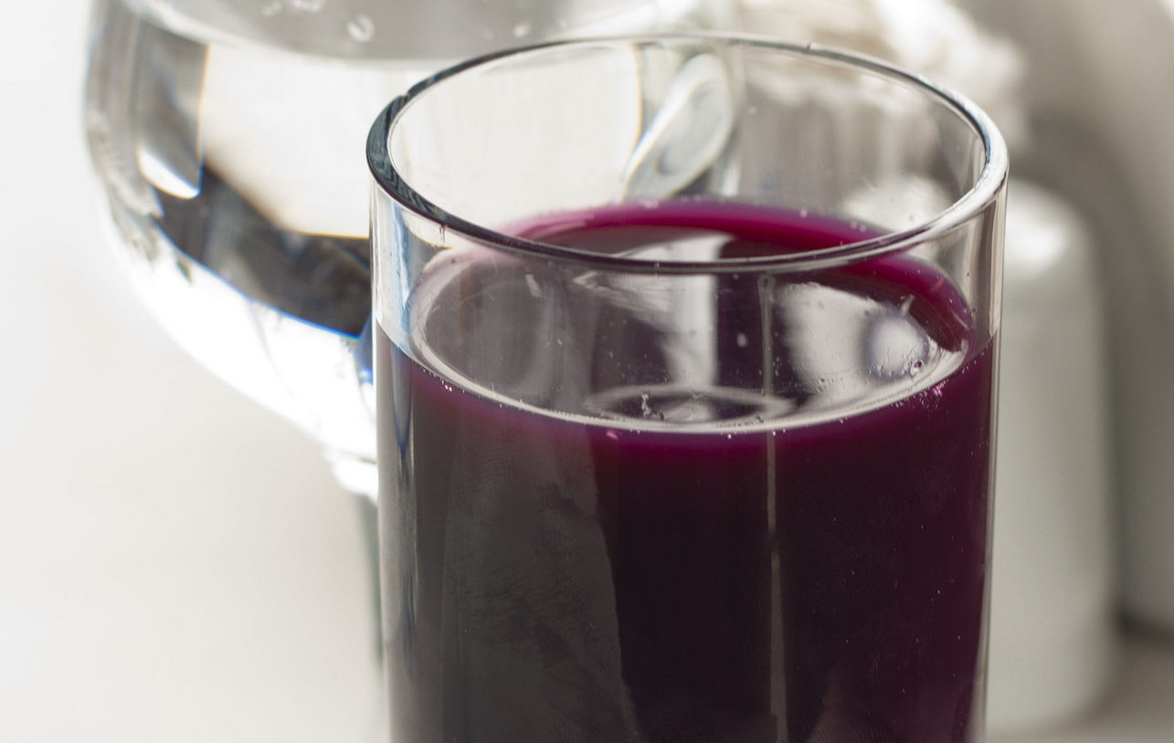 Succo di melograno naturale al 100% Succo di melograno appena estratto dal frutto