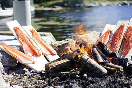 Salmoni affumicati a legna