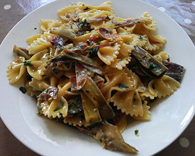 Pasta alla salsa di carciofi genovese