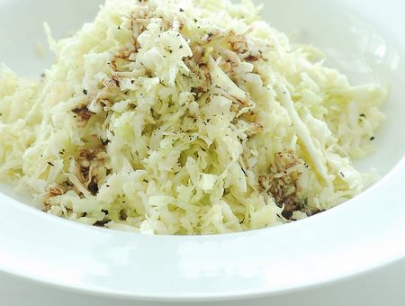 Insalata di crauti crudi con aceto balsamico