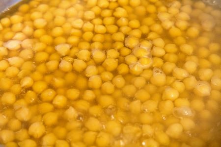 Ceci nella loro acqua di cottura