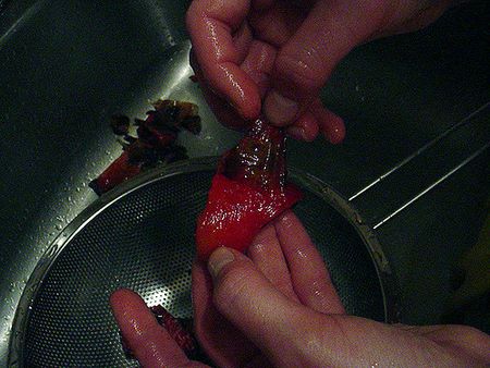 I peperoni si spellano sotto l'acqua