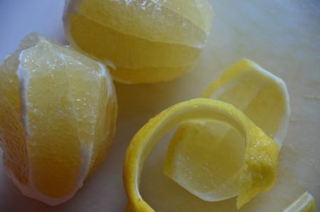 Aspetto dei limoni pelati a vivo e privati della pellicina superficiale