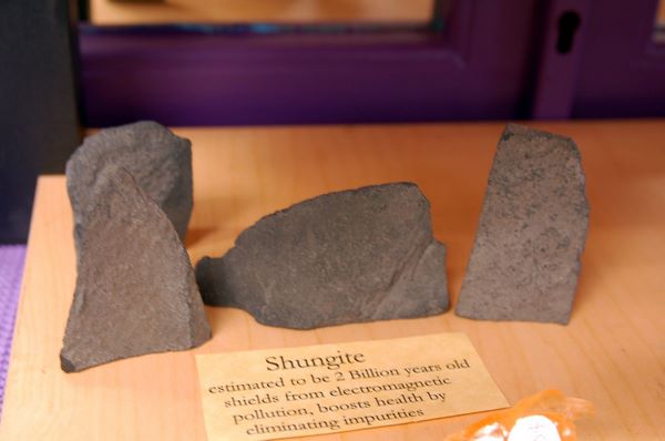 Pietre di benefica Shungite al naturale