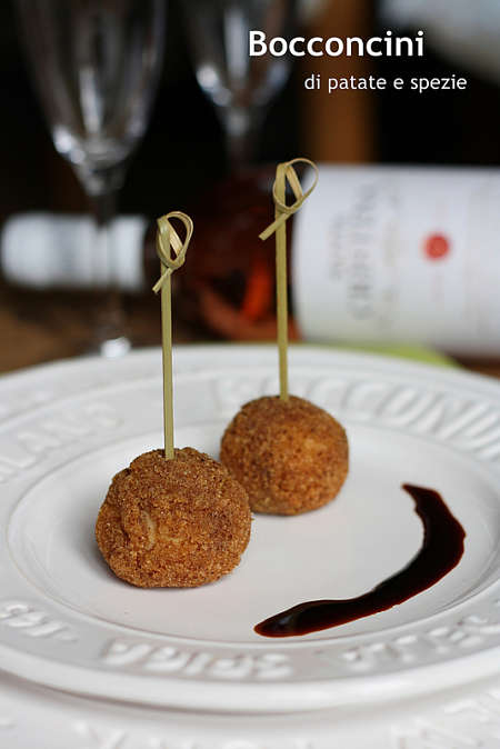 Bocconcini di patate insaporiti con spezie