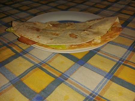 Piadina con speck e formaggio