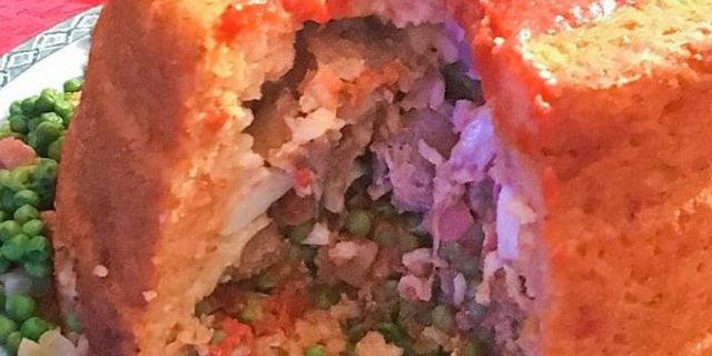 Sartù di riso napoletano con ricco ripieno