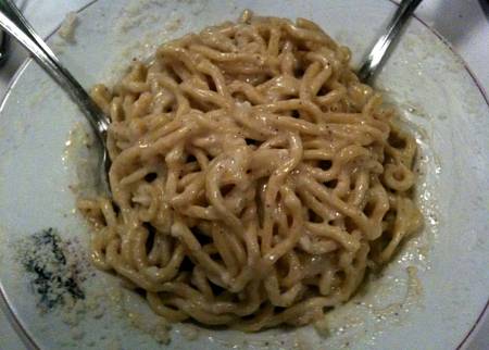 Spaghetti alla chitarra conditi con cacio e pepe