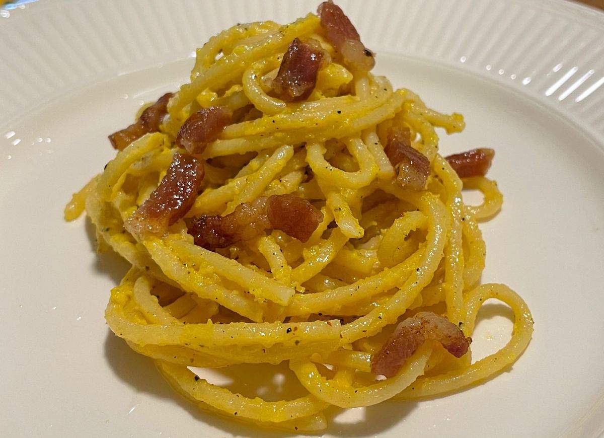 Spaghetti alla carbonara con guanciale