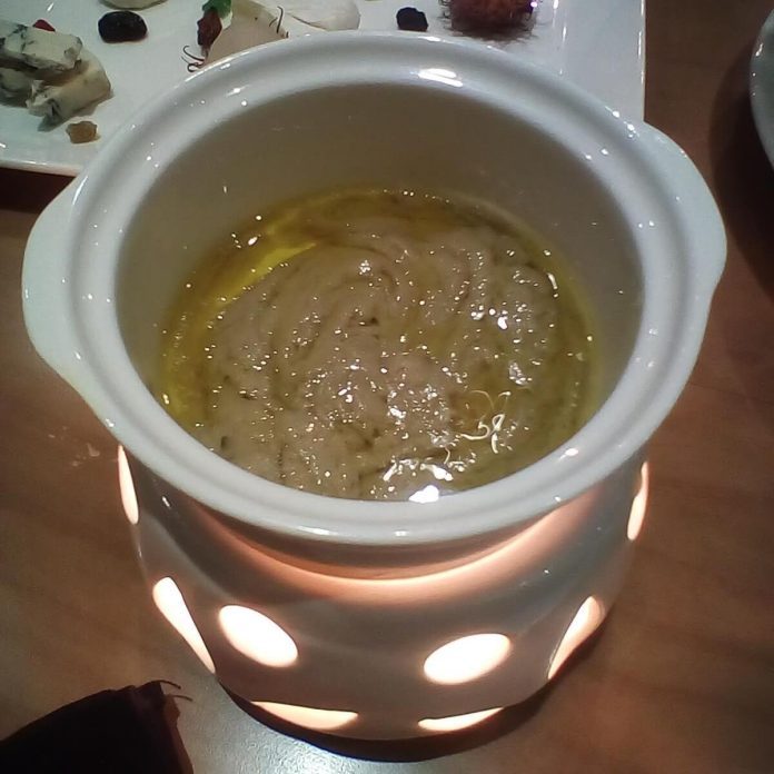 Bagna caoda piemontese calda Bagna Cauda tenuta in caldo