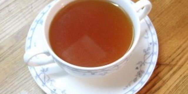 Consommè ristretto di carne Tazza da consommè con brodo ristretto di carne