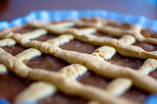 Crostata di albicocche Crostata classica di pasta frolla e marmellata di albicocche