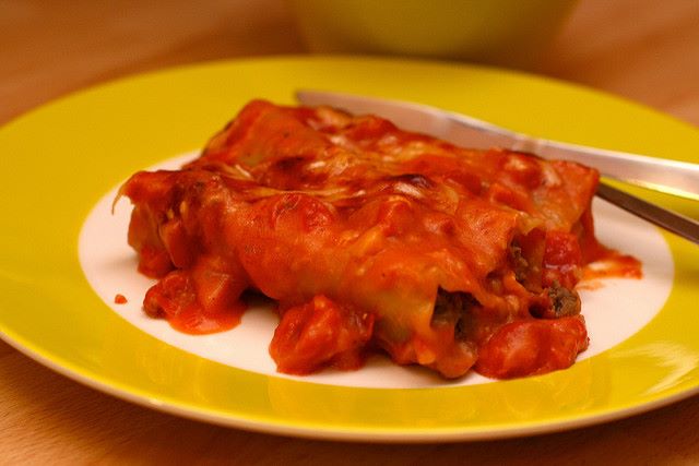 Cannelloni ripieni di arrosto avanzato e melanzane al pomodoro