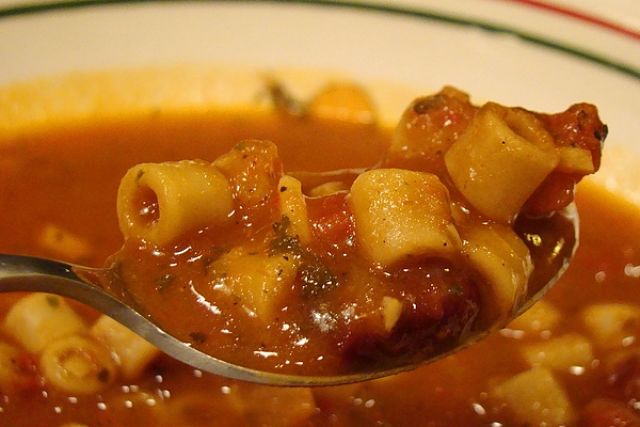 Minestrone di verdure e legumi all'italiana