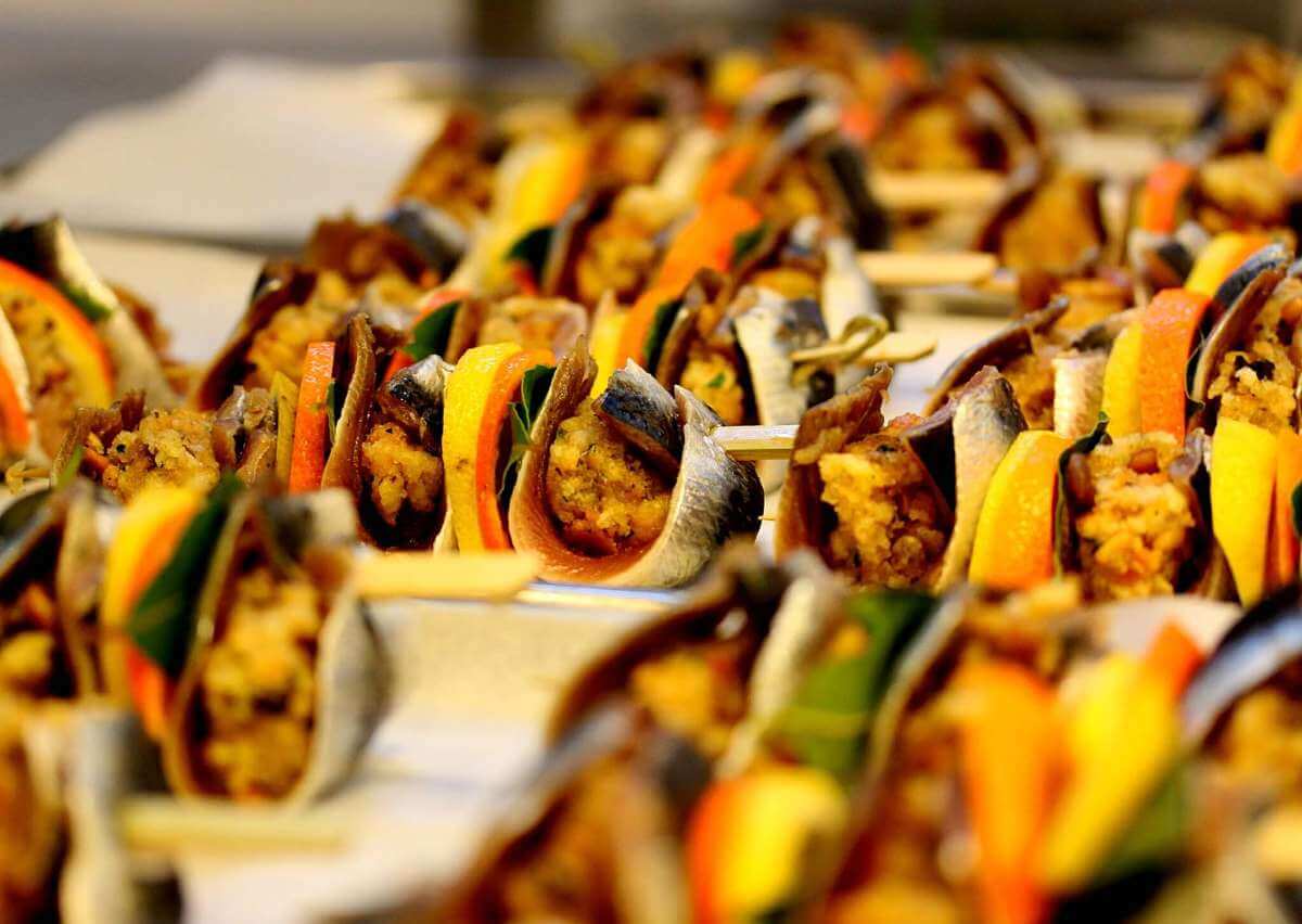 Le sarde alla beccafico sono un tipico piatto siculo