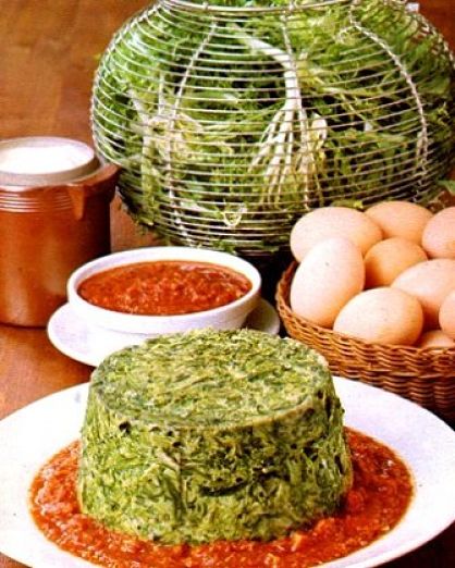 Sformato di scarola su letto di salsa al pomodoro fresco