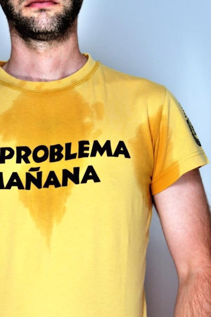 L'acidità del sudore provoca macchie e aloni sulle magliette