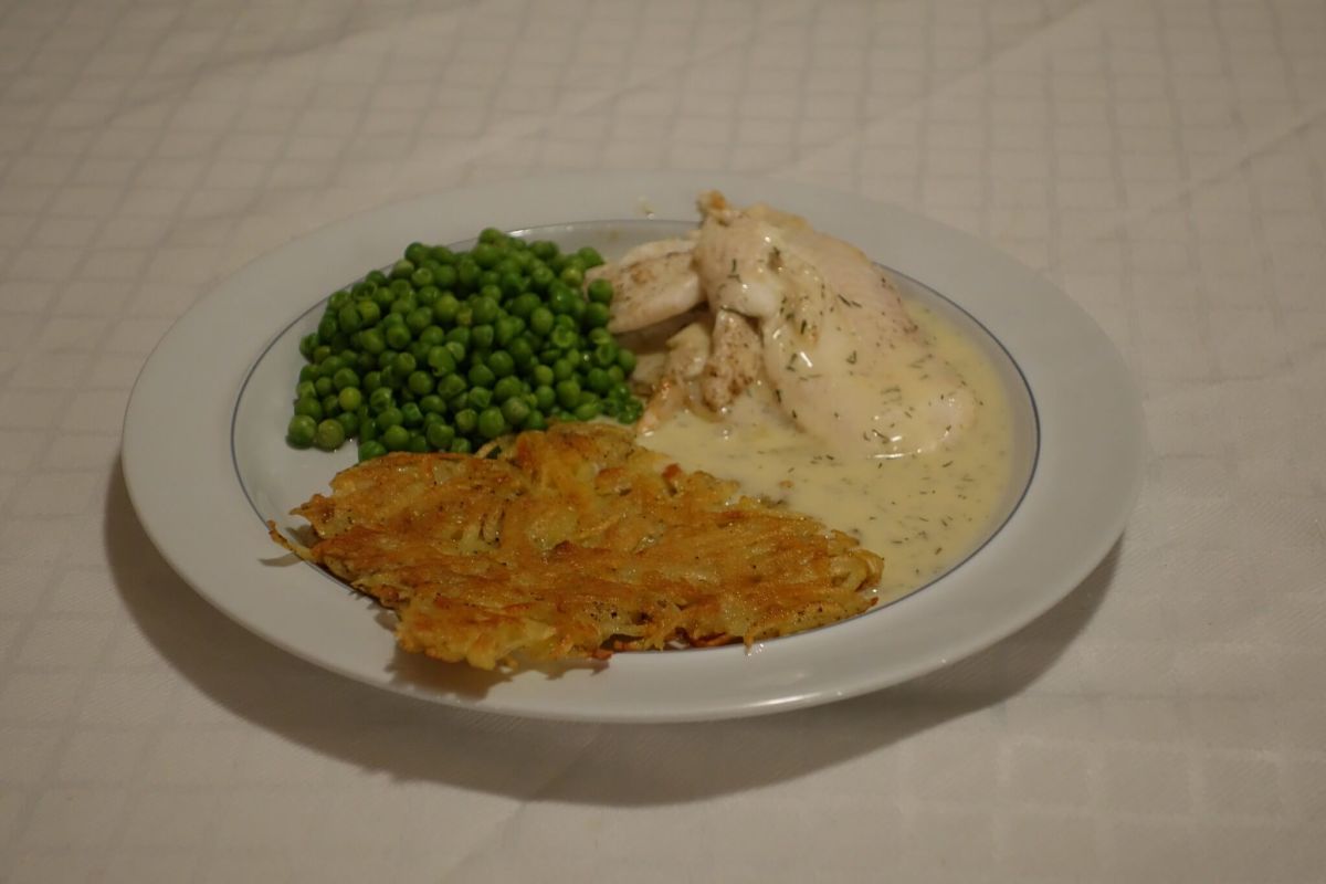Sogliola in salsa bianca di vino, panna e aneto con contorno di piselli e rosti di patate