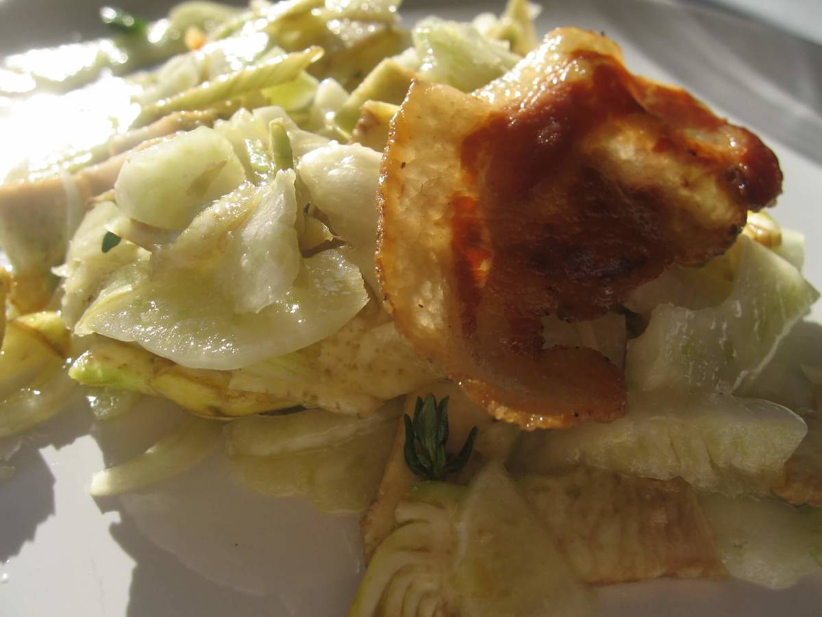 Finocchi al burro cotti in forno Appetitosi finocchi al forno con guarnizione di pancetta