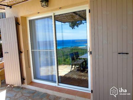 Dotare di zanzariere una casa la protegge dagli insetti