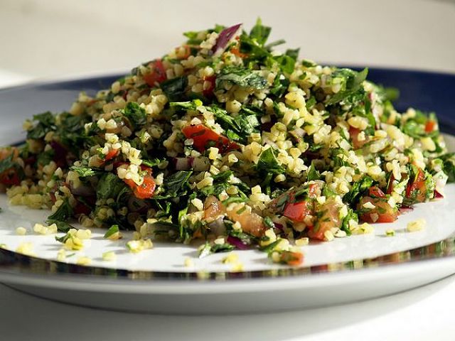 Bulgur in insalata Insalata di bulgur e verdure estiva
