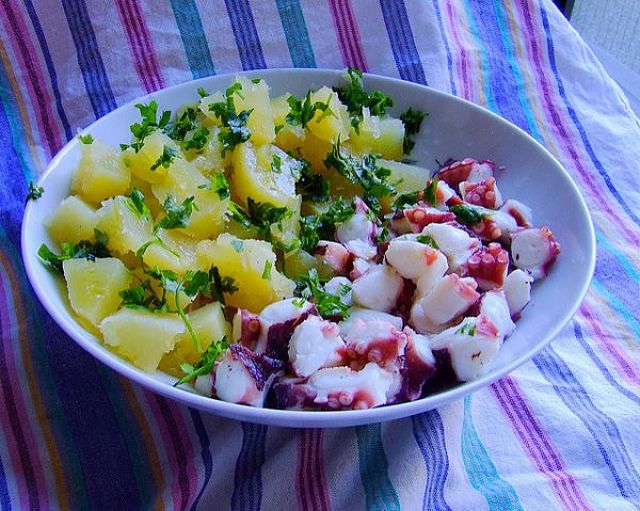 Gustosa Insalata di polpo e patate lessati Insalata di polpo e patate fatta alla perfezione