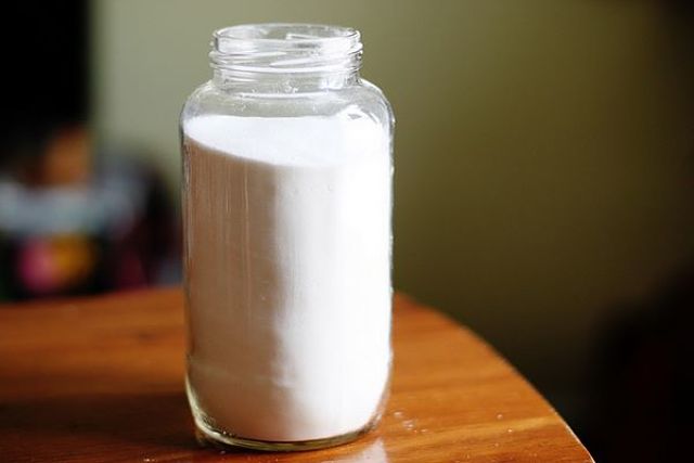 Fotografia di percarbonato di sodio in barattolo di vetro