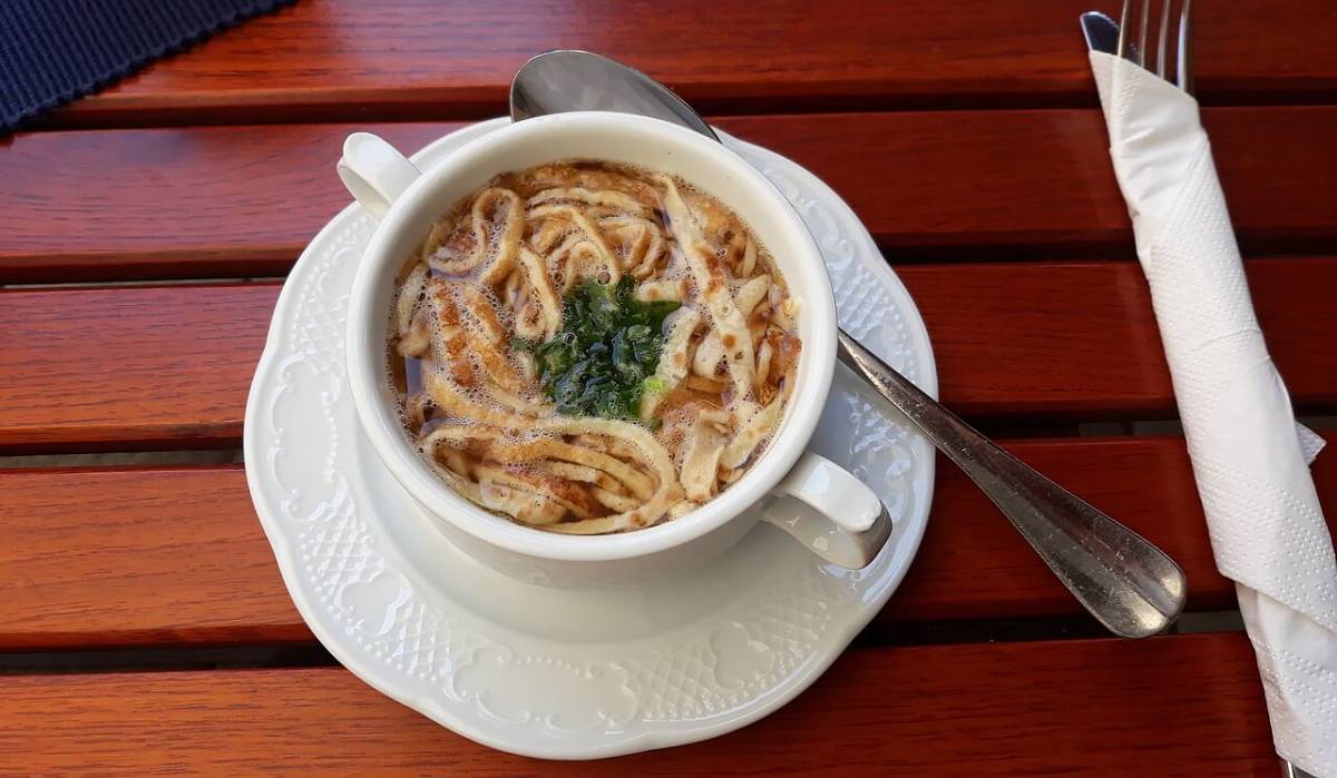 Zuppa di crespelle in brodo tedesca