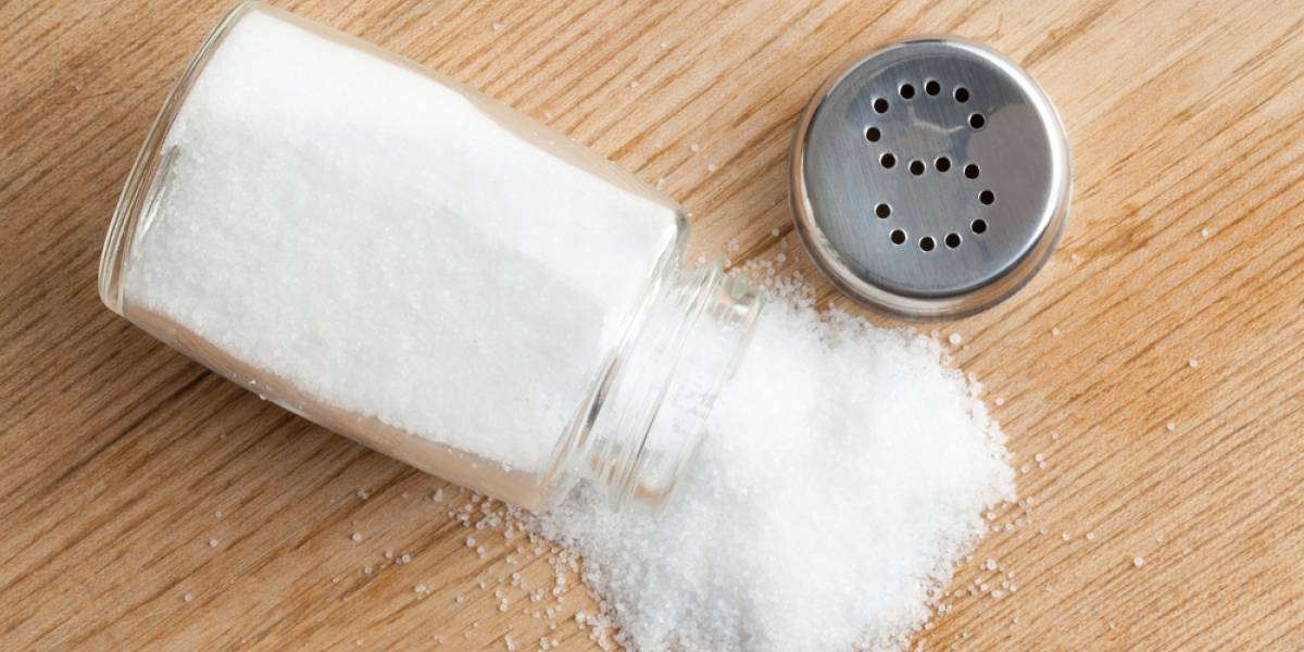 Sale fino su tavolo