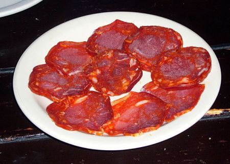 Salame Chorizo spagnolo di carne di maiale speziata con aglio e peperoncino