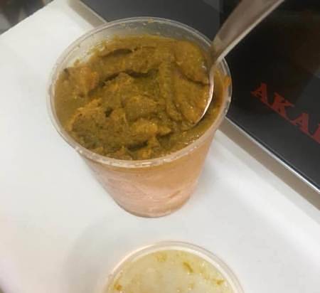 Dado vegetale fatto in casa conservato correttamente nel vasetto con coperchio