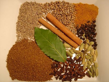 Tutte le spezie occorrenti per fare in casa il Garam Masala