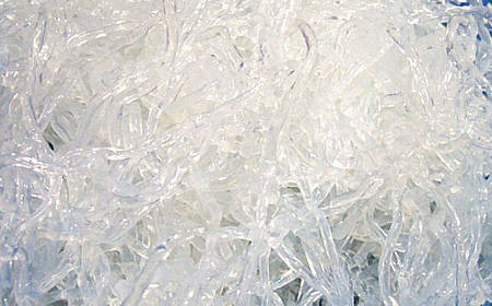 Aspetto trasparente degli spaghettini di soia