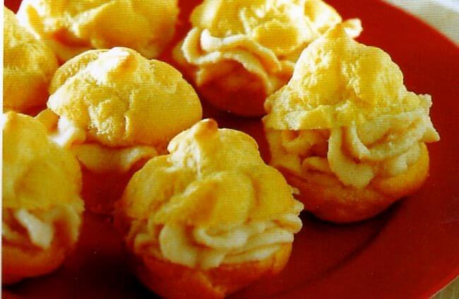 Bignè farciti con mousse di salmone e ricotta