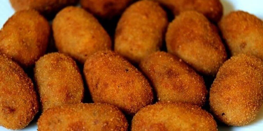 Polpette di tacchino alla Kiev appena fatte Polpette di tacchino alla Kiev impanate e fritte a dovere