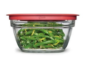 Verdura cotta chiusa ermeticamente nel contenitore per evirare polvere e contaminazioni 