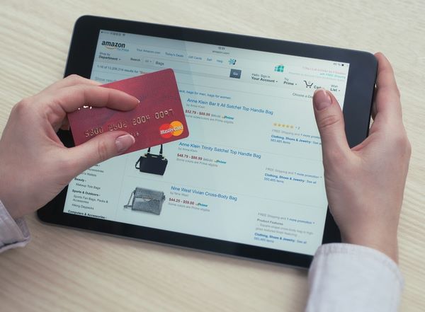 Acquisto su Amazon con carta di credito Consultare le offerte di Prime per fare acquisti convenienti su Amazon